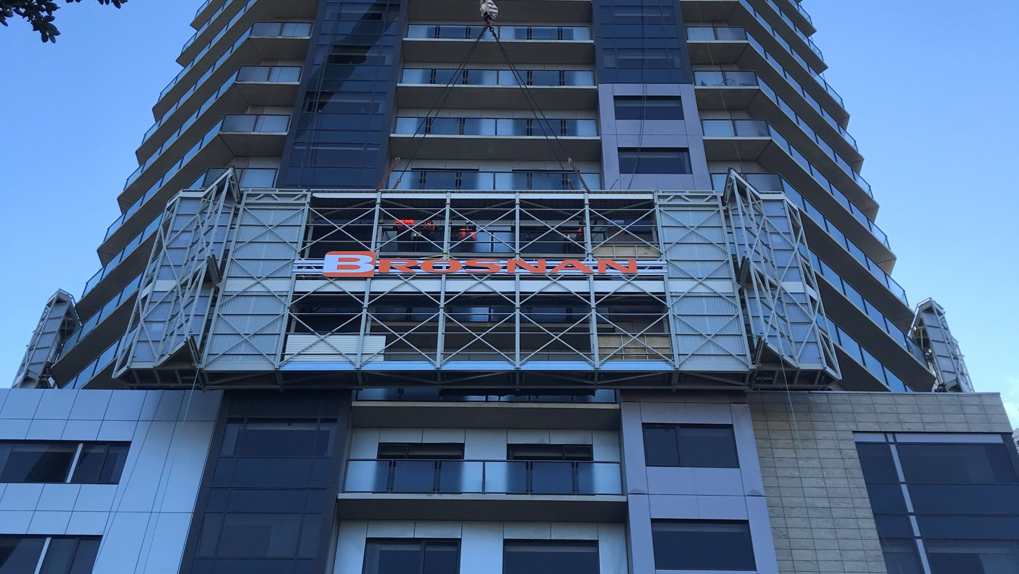 High Riser work platform on the Spencer on Byron building Auckland